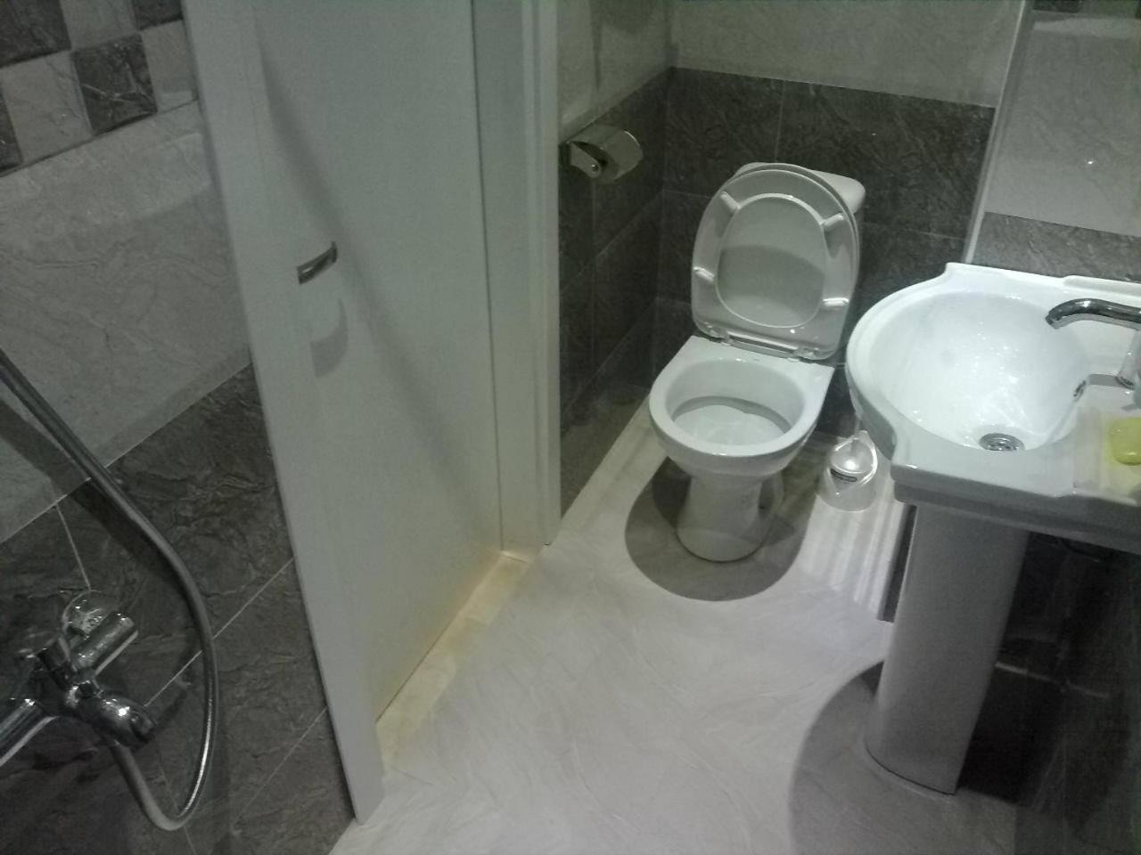 Apartment Face บาทูมิ ภายนอก รูปภาพ